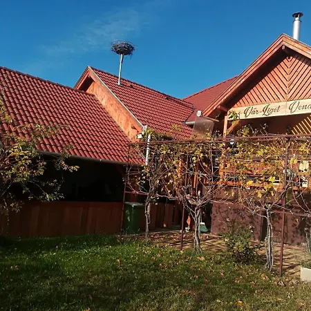 Var-liget Vendeghaz 招待所 Kisnána