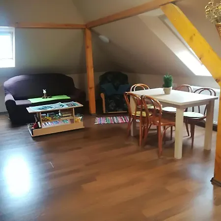 Var-liget Vendeghaz 招待所 Kisnána