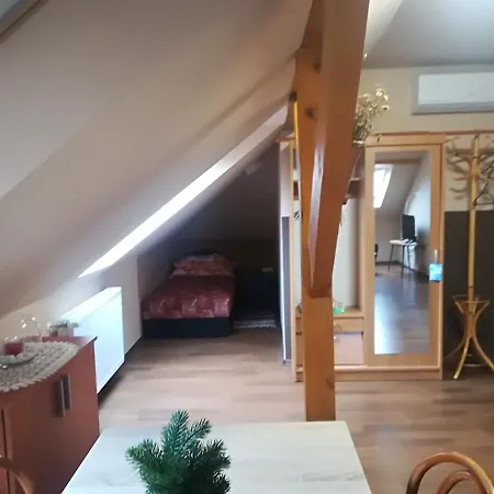 Var-liget Vendeghaz 招待所 Kisnána