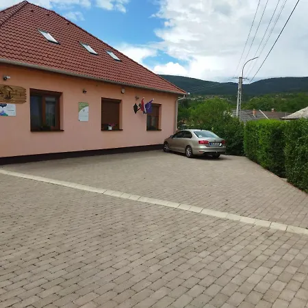 Var-liget Vendeghaz Гостевой дом 3*