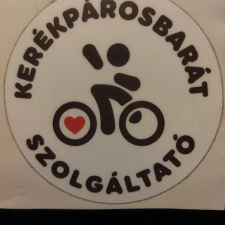 Var-liget Vendeghaz 招待所 4*