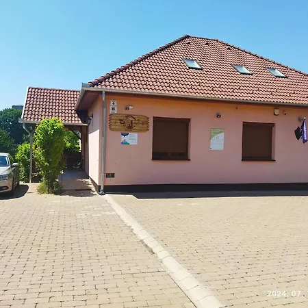 Vár-liget