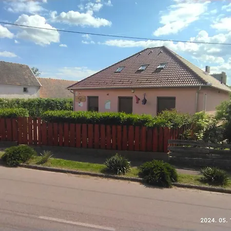 Vendégház Vár-liget Kisnána