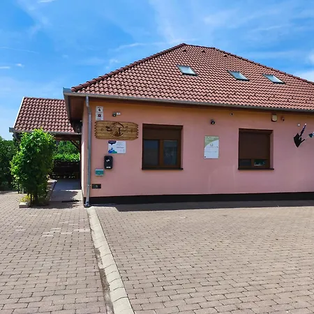 Var-liget Vendeghaz 4* Kisnána