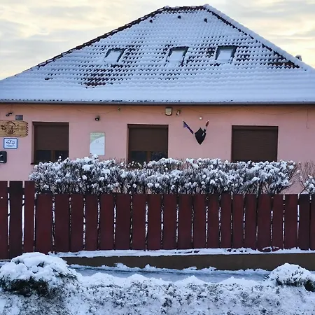 Vár-liget Kisnána