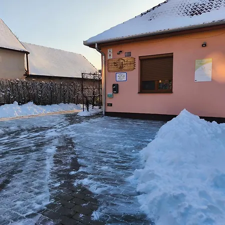 Vár-liget 3* Kisnána
