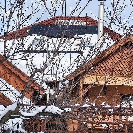 Var-liget Vendeghaz 招待所 Kisnána