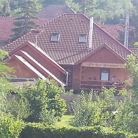 Var-liget Vendeghaz 招待所 Kisnána