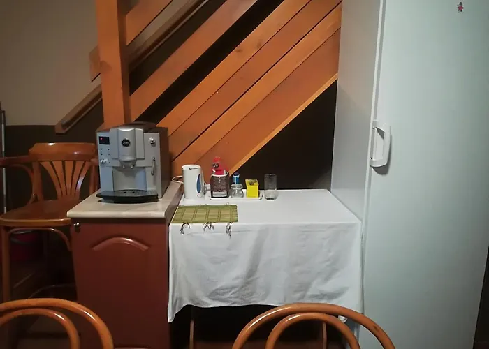 Var-liget Vendeghaz بيت ضيافة Kisnána