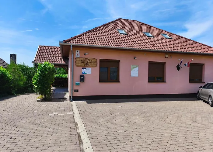 Var-liget Vendeghaz 4* Kisnána