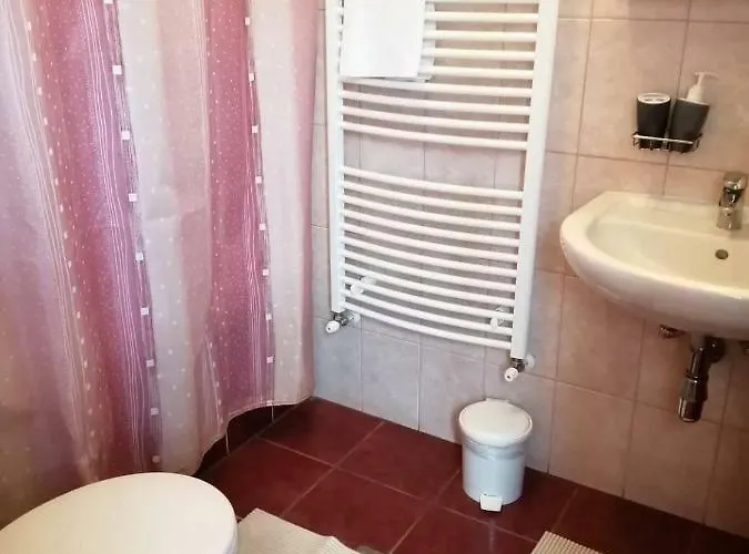 Var-liget Vendeghaz